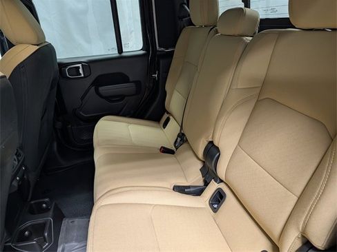 Used 2023 Jeep Gladiator Willys image 12