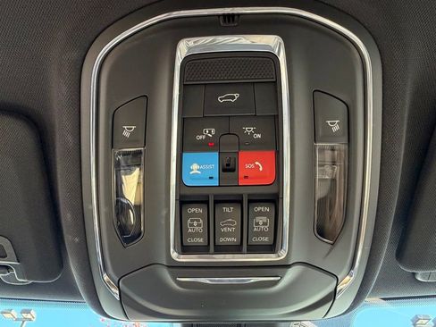 Certified 2024 Jeep Grand Cherokee Limited w/ Luxury Tech Group II image 31