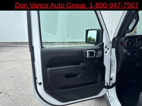 Used 2024 Jeep Wrangler Unlimited Rubicon AWD/4WD image 11