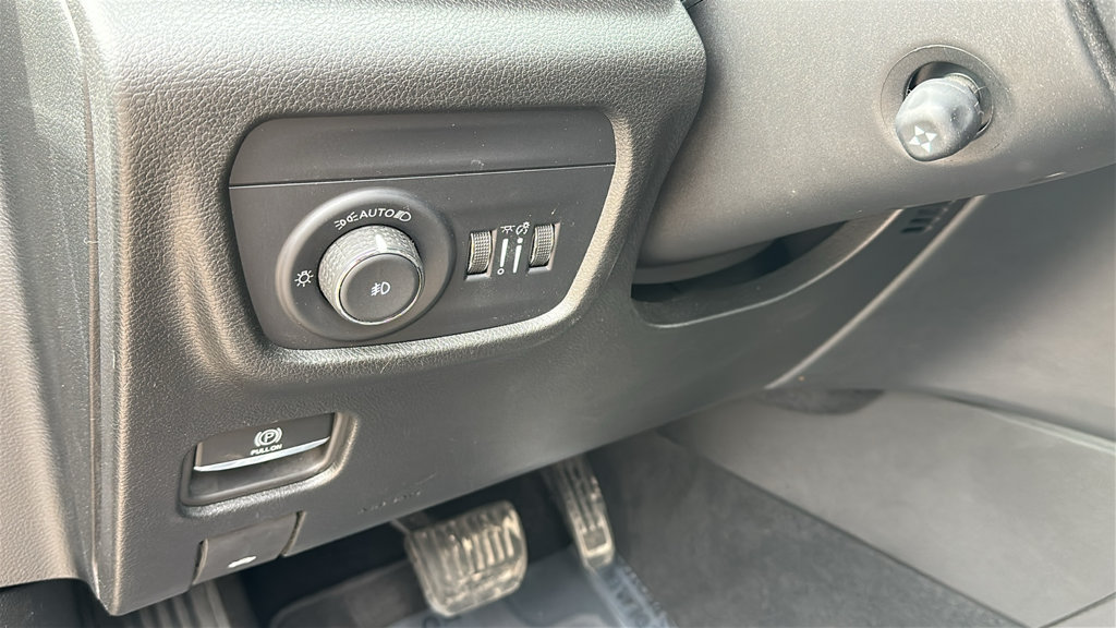 Used 2024 Jeep Grand Cherokee Limited w/ Luxury Tech Group II AWD/4WD image 14