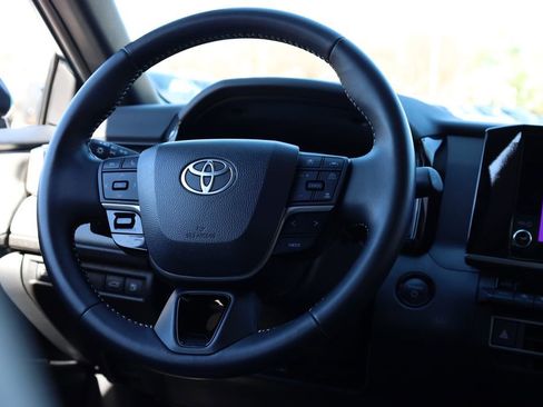 Used 2025 Toyota Camry SE image 25