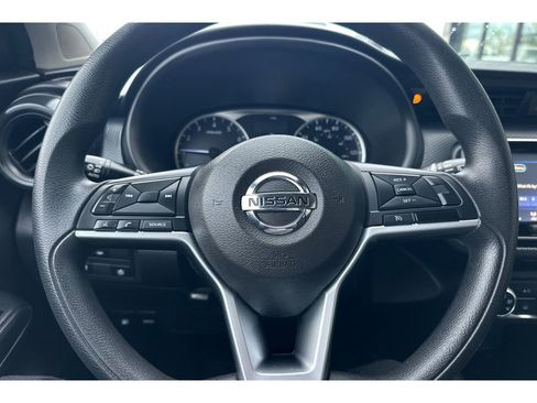 Used 2021 Nissan Kicks S image 25