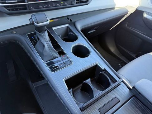 Used 2025 Toyota Sienna XLE image 21