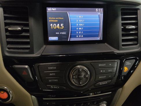 Used 2015 Nissan Pathfinder SV FWD image 25