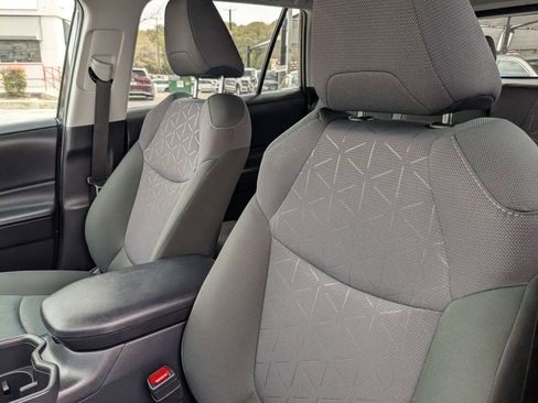 Used 2025 Toyota RAV4 XLE image 12