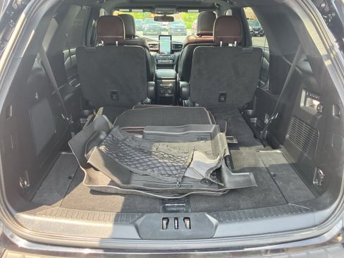 Used 2020 Ford Explorer Platinum w/ Premium Technology Package AWD/4WD image 36