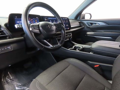 Used 2025 Chevrolet Traverse LT w/ Midnight/Sport Edition AWD/4WD image 7