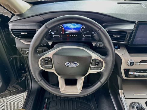 Used 2023 Ford Explorer XLT w/ Equipment Group 202A AWD/4WD image 16