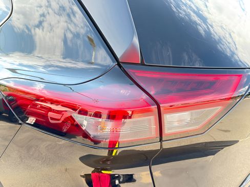 Certified 2023 Nissan Rogue S FWD image 12