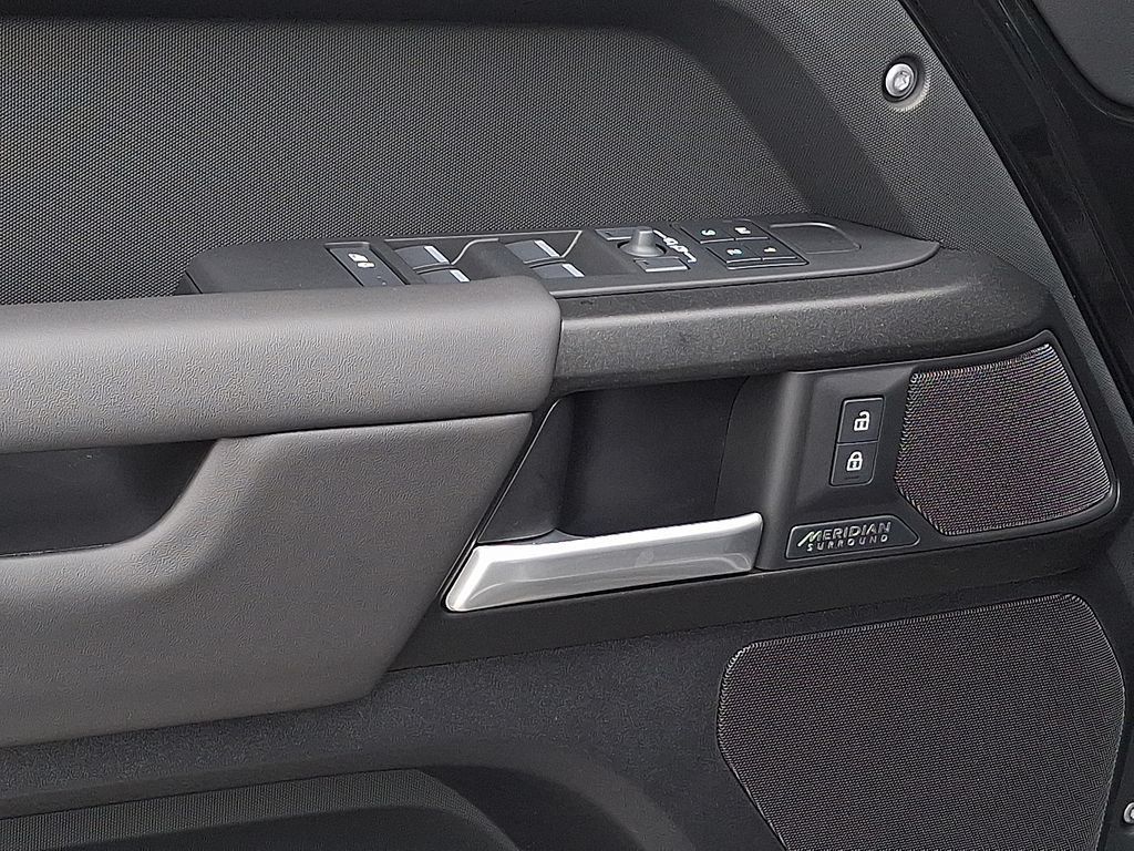 New 2026 Land Rover Defender 130 V8 AWD/4WD image 8
