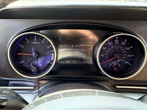 Used 2024 Kia Carnival LX FWD image 27