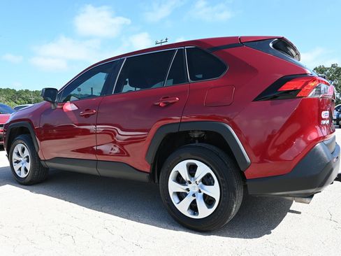 Used 2022 Toyota RAV4 LE FWD image 2
