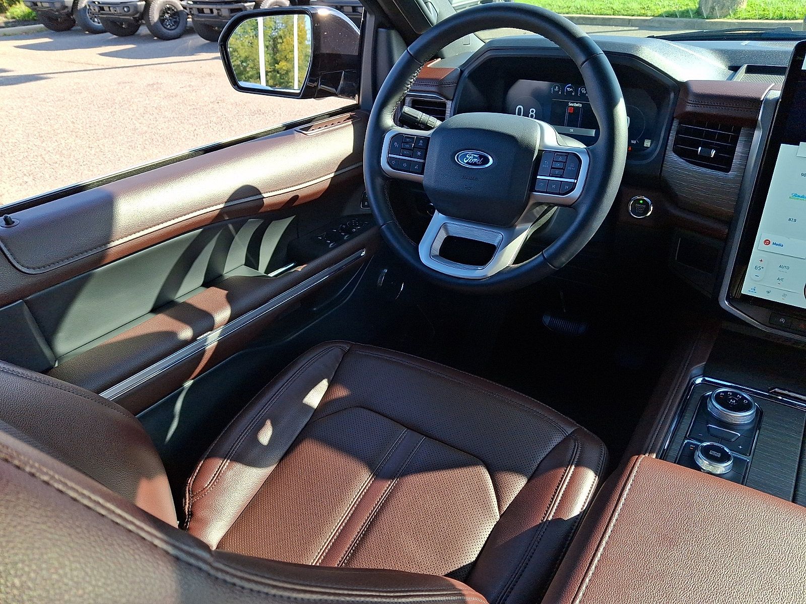 Used 2024 Ford Expedition Limited AWD/4WD image 13
