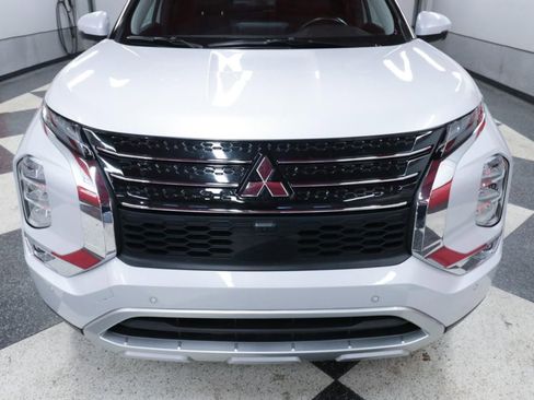 Used 2024 Mitsubishi Outlander SE image 4