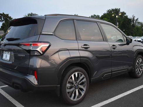 Used 2025 Subaru Forester Touring AWD/4WD image 7