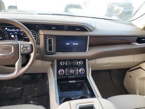 Used 2021 GMC Yukon XL Denali w/ Denali Ultimate Package AWD/4WD image 13