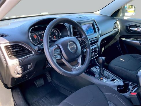 Used 2019 Jeep Cherokee Latitude w/ Popular Appearance Group FWD image 18