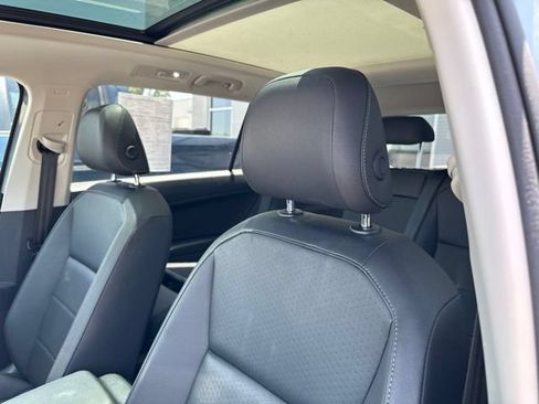 Used 2020 Volkswagen Tiguan SE w/ Panoramic Sunroof Package AWD/4WD image 13