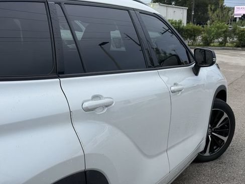 Used 2022 Toyota Highlander XSE FWD image 8