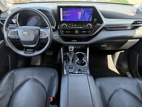 Used 2024 Toyota Highlander Limited AWD/4WD image 26