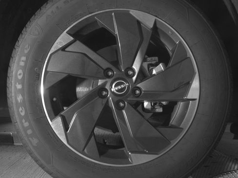 Used 2025 Nissan Rogue SV AWD/4WD image 13