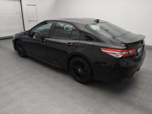 Used 2019 Toyota Camry SE FWD image 3
