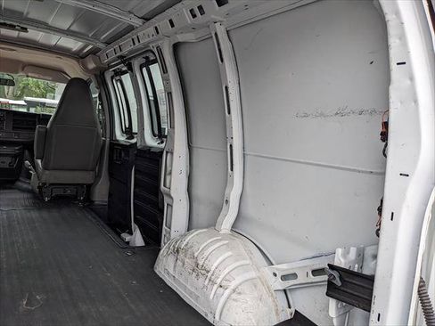 Used 2022 GMC Savana 2500 RWD image 13