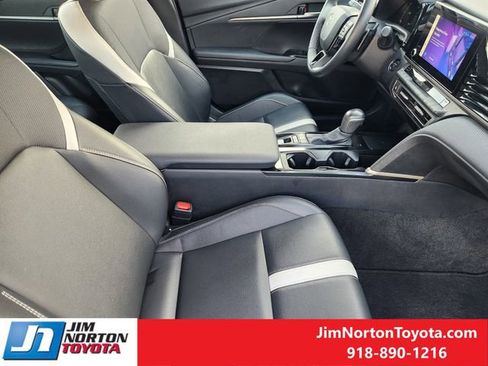 Used 2025 Toyota Camry SE FWD image 14