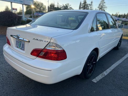Used 2004 Toyota Avalon XLS FWD image 5