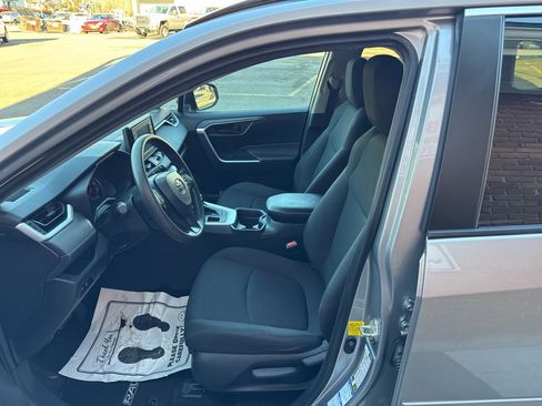 Used 2020 Toyota RAV4 LE w/ Carpet Mat Package image 15