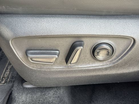 Certified 2025 Toyota Highlander Platinum AWD/4WD image 14