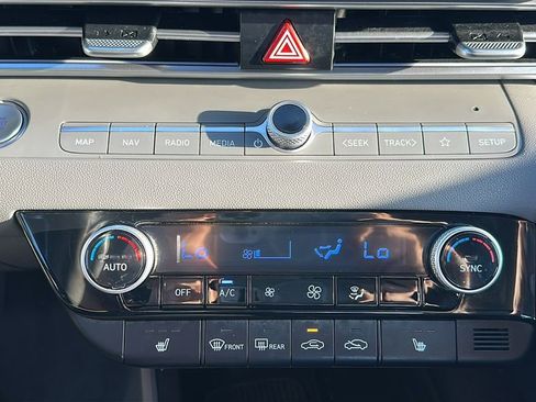 Certified 2025 Hyundai Elantra SEL image 26