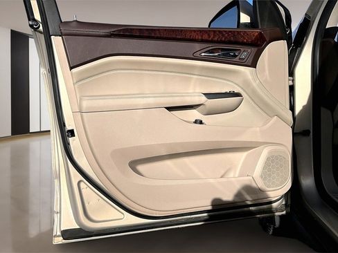 Used 2012 Cadillac SRX Luxury image 18