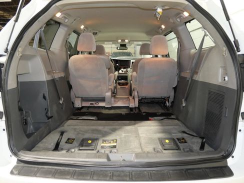 Used 2018 Toyota Sienna LE FWD image 20