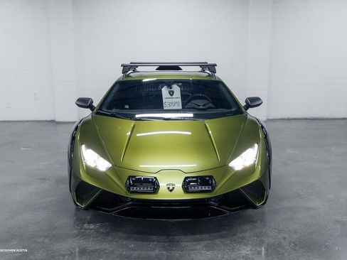 Used 2024 Lamborghini Huracan Sterrato image 2