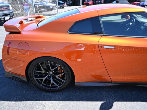 Used 2017 Nissan GT-R Premium AWD/4WD image 21