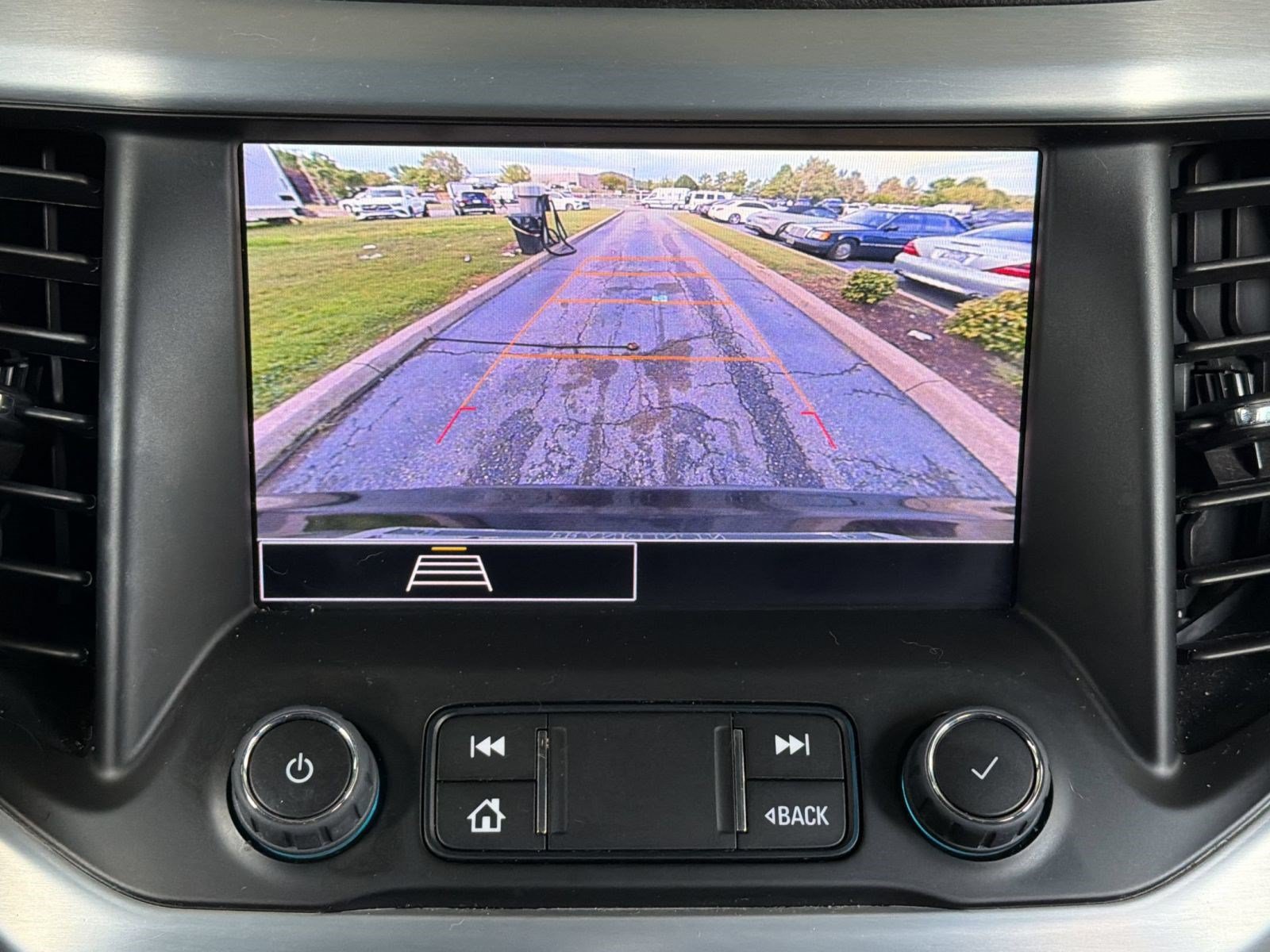 Used 2023 GMC Acadia SLE FWD image 21
