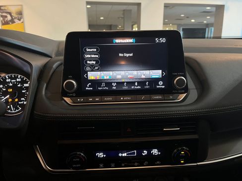 Used 2025 Nissan Rogue SV image 20