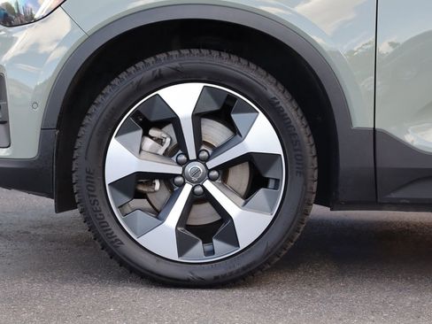 Used 2024 Volvo XC40 B5 Plus AWD/4WD image 24