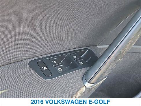 Used 2016 Volkswagen e-Golf SE w/ DC Fast Charging Package FWD image 13