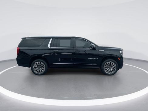 Used 2023 GMC Yukon XL Denali Ultimate AWD/4WD image 10