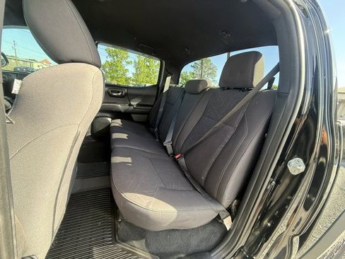 Used 2017 Toyota Tacoma TRD Off-Road w/ Tow Package (A/T) AWD/4WD image 11