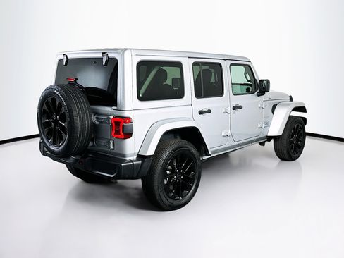 Used 2024 Jeep Wrangler Unlimited Sahara AWD/4WD image 9
