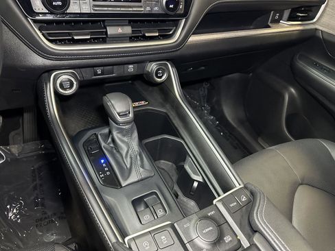 Used 2025 Toyota Grand Highlander AWD image 29