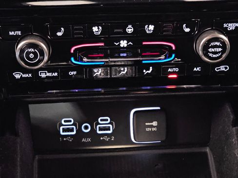 Used 2022 Jeep Grand Cherokee Summit w/ Luxury Tech Group V AWD/4WD image 28