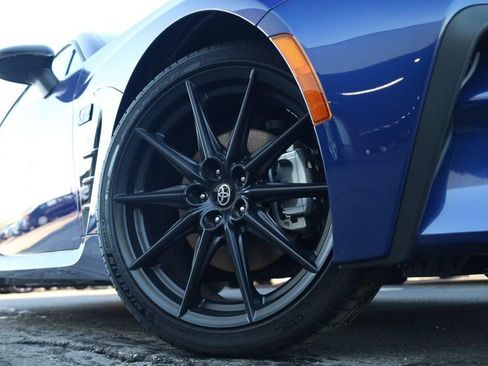 New 2025 Toyota GR86 Premium image 3