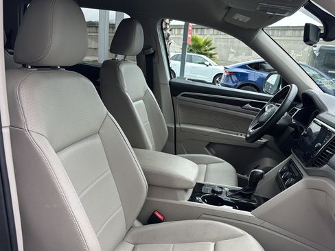 Used 2023 Volkswagen Atlas SE w/ Black Wheel Package image 12