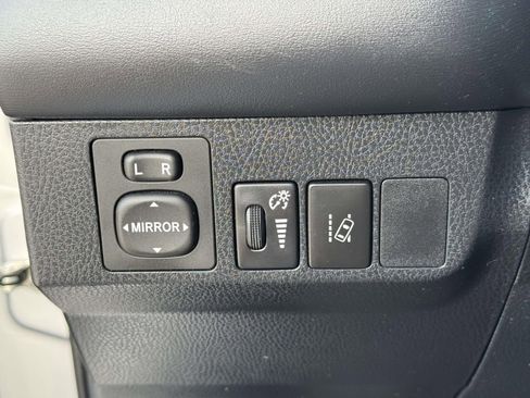 Used 2018 Toyota RAV4 Adventure image 25