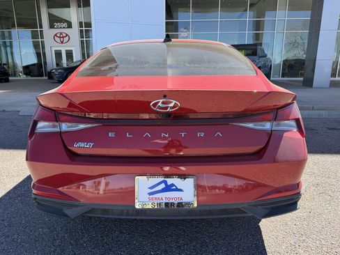Used 2023 Hyundai Elantra SEL w/ Convenience Package image 4