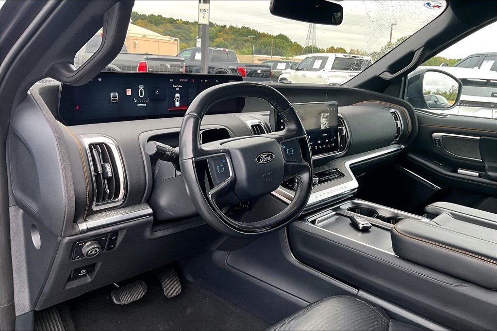 Used 2025 Ford Expedition Tremor AWD/4WD image 5